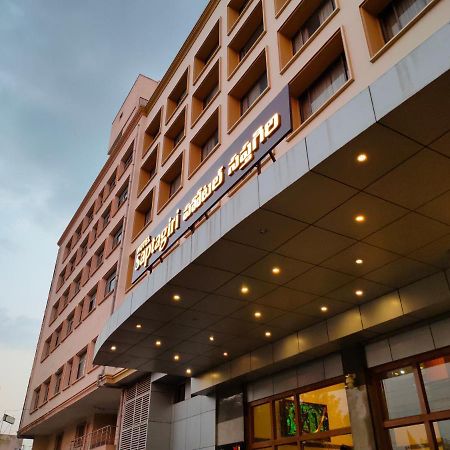 Hotel Saptagiri Hyderabad Exteriör bild