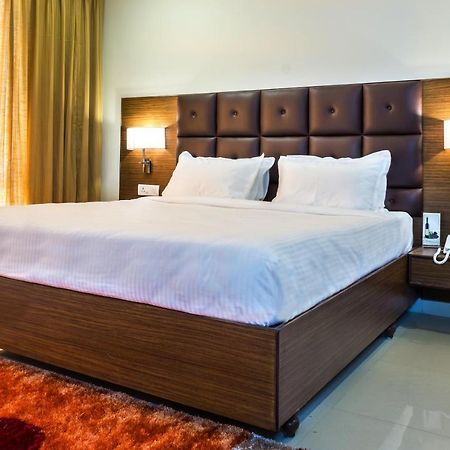 Hotel Saptagiri Hyderabad Exteriör bild
