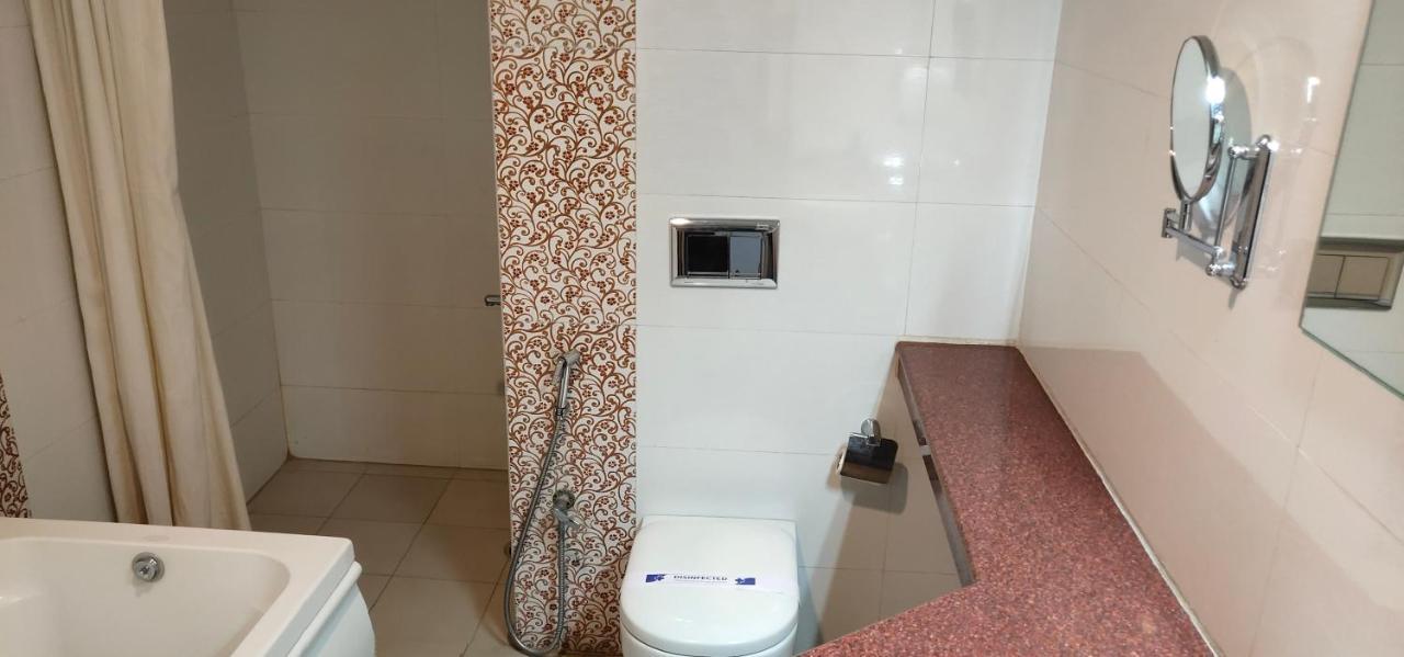 Hotel Saptagiri Hyderabad Exteriör bild