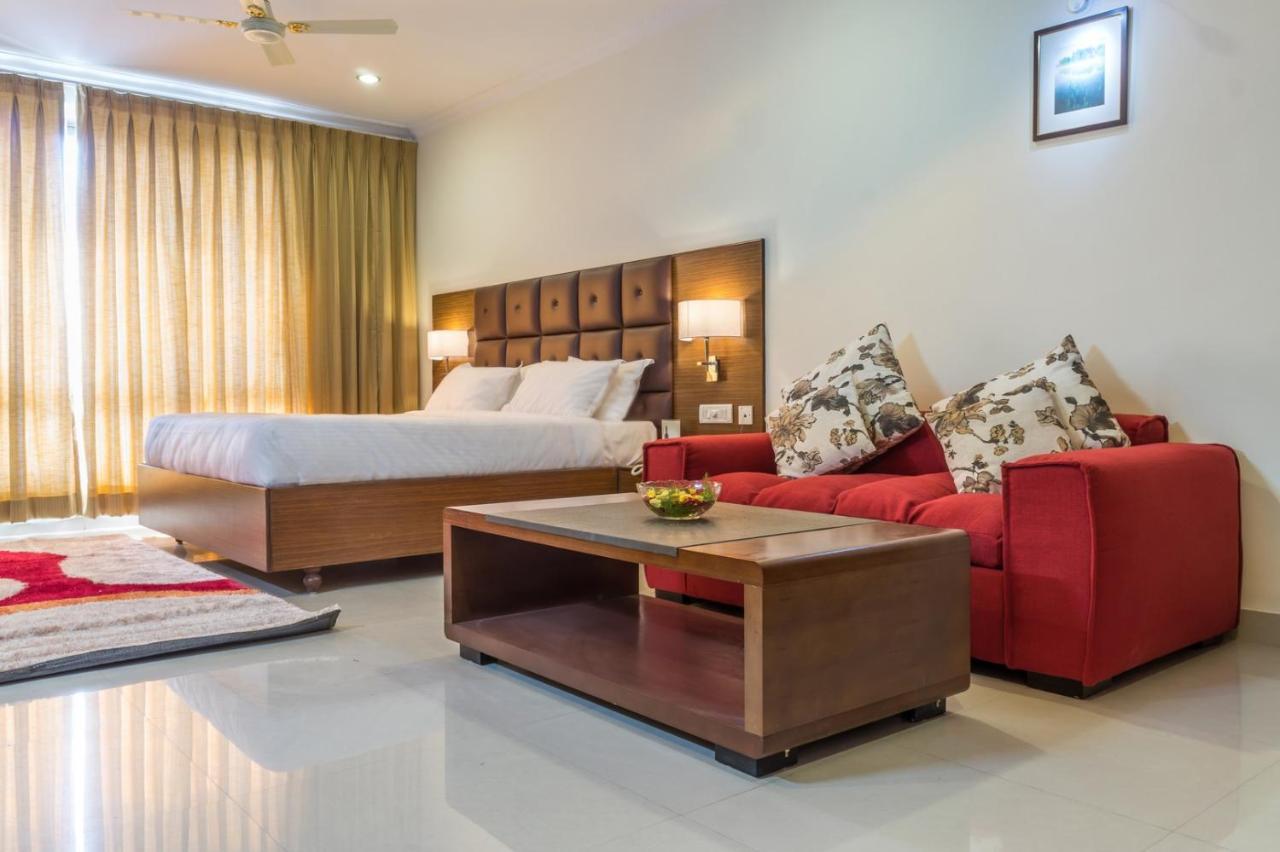 Hotel Saptagiri Hyderabad Exteriör bild