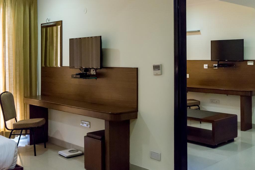 Hotel Saptagiri Hyderabad Exteriör bild