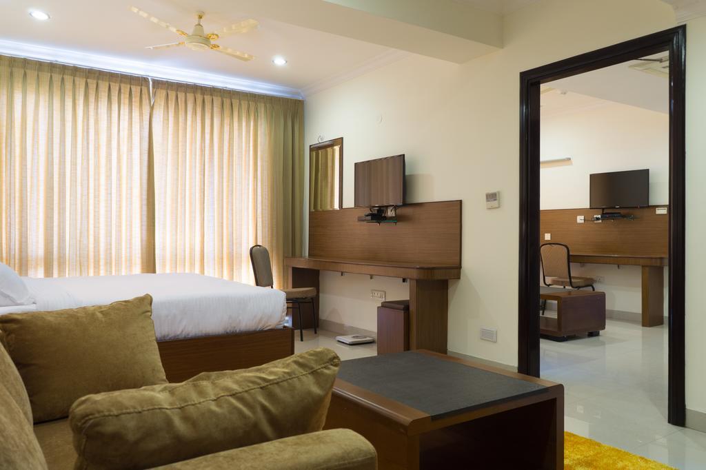 Hotel Saptagiri Hyderabad Exteriör bild