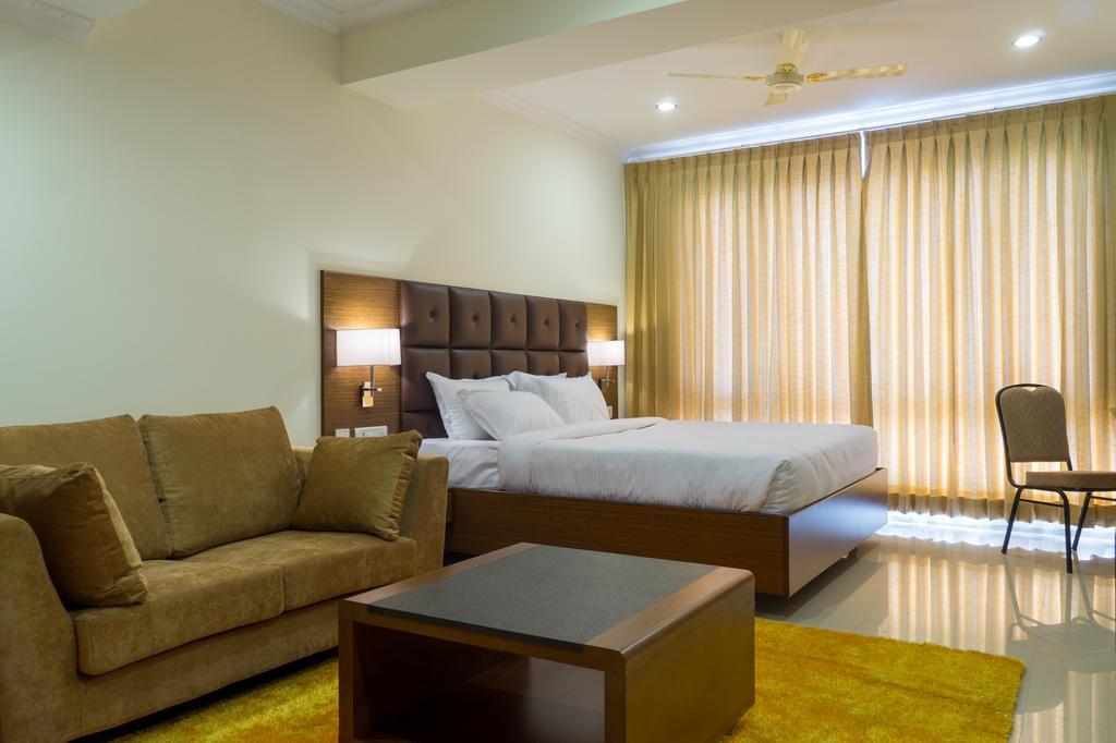 Hotel Saptagiri Hyderabad Exteriör bild