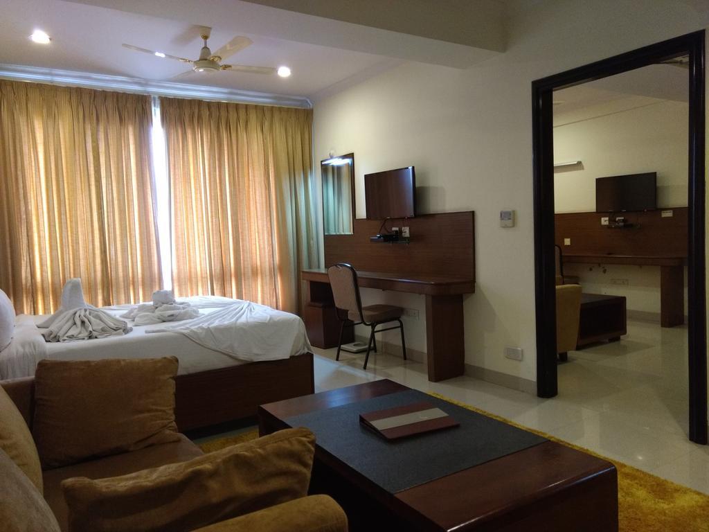 Hotel Saptagiri Hyderabad Exteriör bild