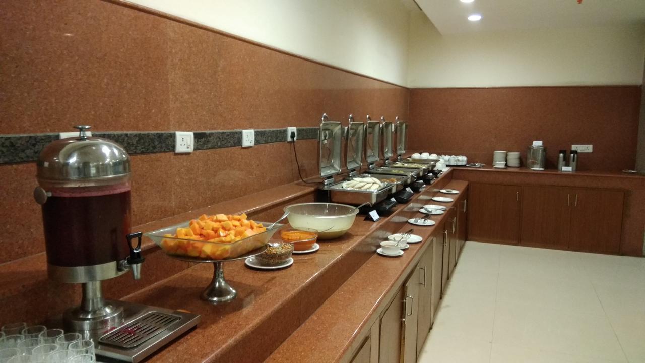 Hotel Saptagiri Hyderabad Exteriör bild